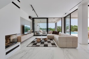 Smart TV, fireplace, stereo - NEW Luxury villa I infinity pool (Starigrad)
