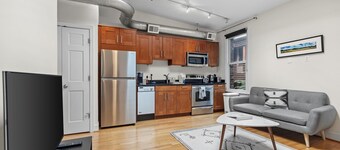 Logan Circle Carriage House 1b-1b Central & Bright
