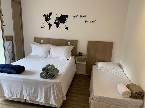 Apartament | Cortines opaques, planxa i posts de planxar i wifi gratuïta