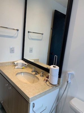Apartment | Bathroom