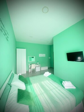 4 bedrooms, desk, iron/ironing board, travel cot