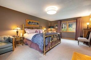Condo, 3 Bedrooms | 3 bedrooms, laptop workspace, iron/ironing board, free WiFi