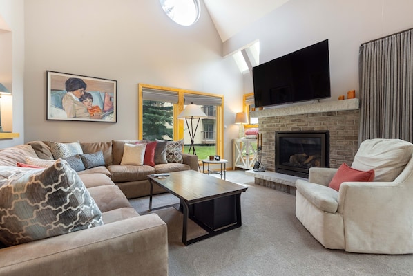 Condo, 3 Bedrooms | Living area | Smart TV