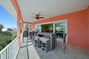 House, 6 Bedrooms | Outdoor dining - Beach House On Bayview - 1940 Bayview Dr 6 Bedroom Home by RedAwning (Fort Myers Beach)
