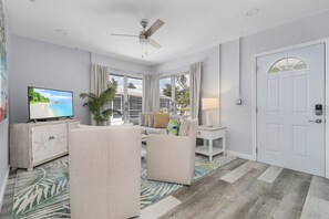 Condo, 3 Bedrooms | Private kitchen | Fridge, oven, coffee/tea maker, toaster