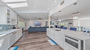 Private kitchen - Almost Heaven 5 Bedroom Home by RedAwning (Longboat Key)