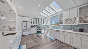 Private kitchen - Almost Heaven 5 Bedroom Home by RedAwning (Longboat Key)