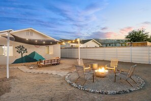 House, 3 Bedrooms | Property grounds - Tangerine House - Hot Tub, Fire Pit, Bbq! 3 Bedroom Home by RedAwning (Joshua Tree)