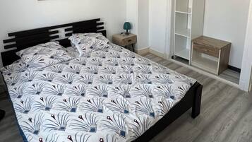 4 chambres, fer et planche à repasser, Wi-Fi gratuit, draps fournis