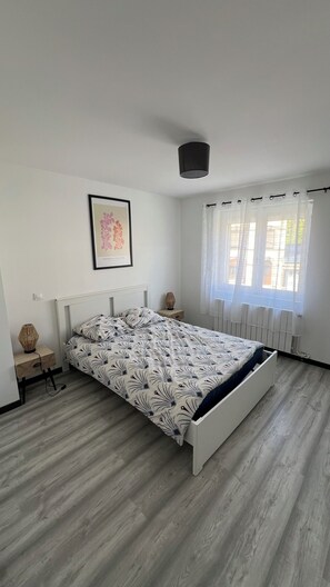 4 dormitorios, tabla de planchar con plancha, wifi gratis y ropa de cama