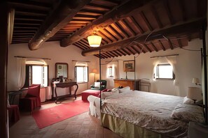 7 soverom, strykejern/-brett, wi-fi og sengetøy