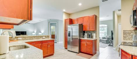 Coffee/tea maker, fridge, microwave, stovetop