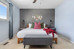 5 Schlafzimmer, Zimmersafe, Schreibtisch, Bügeleisen/Bügelbrett