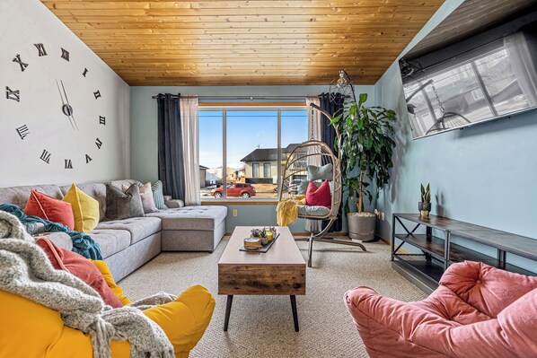 Smart-TV, Videospiele, Bücher, Stereoanlage