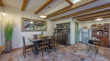Standard House, Multiple Bedrooms (Istrian Hideaway Anton) | Dining