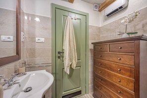 Standard House, Multiple Bedrooms (Istrian Hideaway Anton) | Bathroom | Shower, towels, soap, shampoo - Istrian Hideaway Anton (Koper)