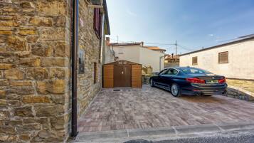 Standard House, Multiple Bedrooms (Istrian Hideaway Anton) | Property grounds