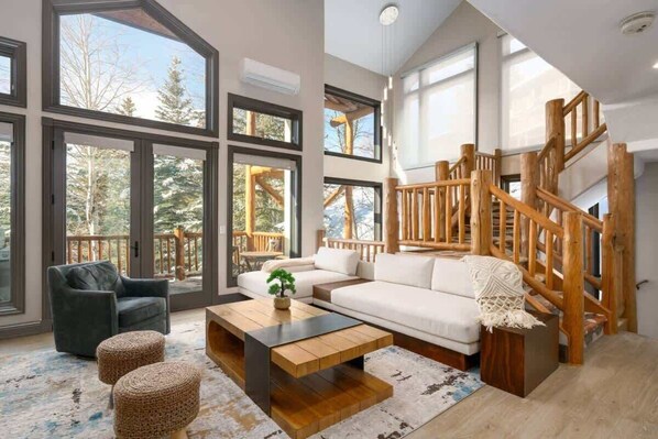 TV, fireplace, offices