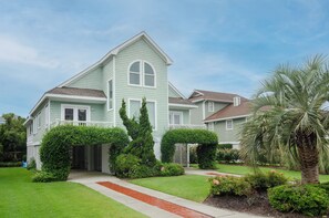 Exterior - Sandy Feet Retreat: 6 bedroom single family home on private street (Wrightsville Beach)