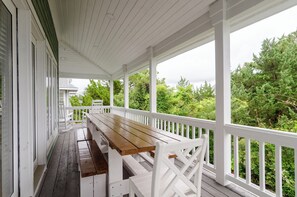 Outdoor dining - Sandy Feet Retreat: 6 bedroom single family home on private street (Wrightsville Beach)