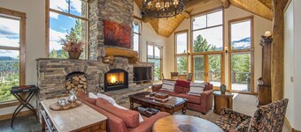 New Listing! Private Patio, Grill, Amazing Views, 3 Min Drive to Resort!