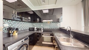 Fridge, microwave, oven, stovetop