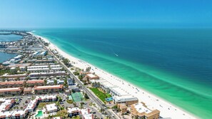 On the beach - Newly Remodeled Beachfront Unit! Spectacular Sunsets and direct beach access! Call to book your Fall vacation! (Bradenton Beach)