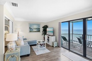 Smart TV - Beachfront paradise with direct beach access! (Bradenton Beach)