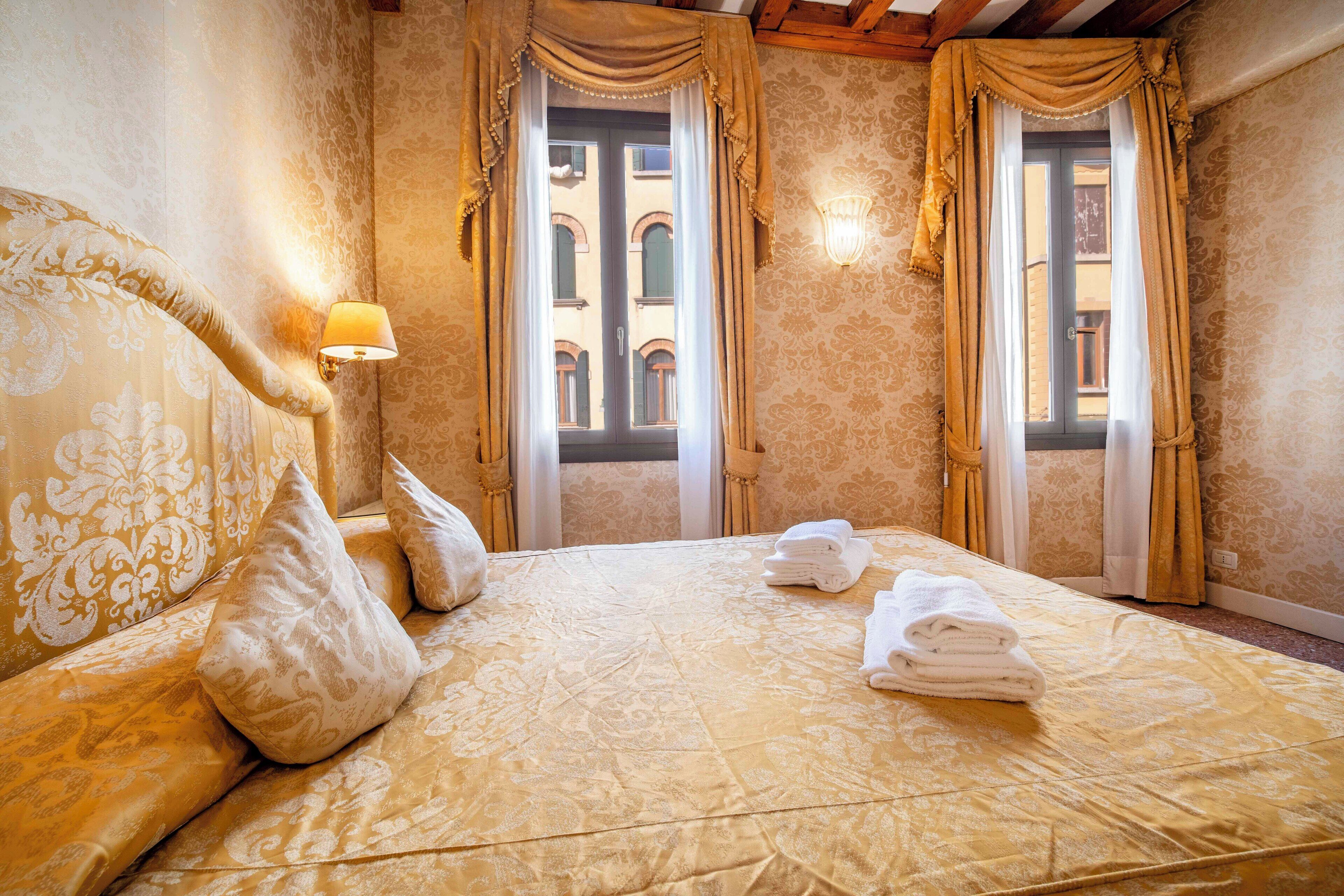 Basic Triple Room | Desk, cots/infant beds, free WiFi, bed sheets