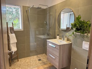 Hair dryer, towels, soap, shampoo - Maison de Charme en Pierres a 8mn de Porto Vecchio (corse du sud)