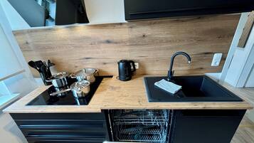 Réfrigérateur, four, plaque de cuisson, lave-vaisselle