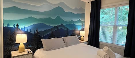 3 bedrooms, in-room safe, iron/ironing board, travel cot
