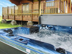 Outdoor spa tub - Stag Lodge - UK46921 (Falkirk)