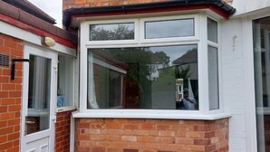 A corner house with a bay window, a door, and a small garden area. - Birmingham Blissful Retreat With 3 Bedrooms (Birmingham)