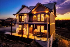 Exterior - Lux Cabin~5B~Indoor Pool, WaterPark, Hot Tub, Game Room, Home Theatre, Sleeps 18 (Pigeon Forge)