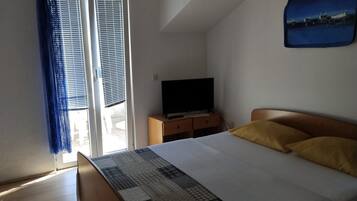 Apartment (Two Bedroom Apartment with Sea View a) | 4 bedrooms, free WiFi