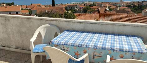 Apartment (Two Bedroom Apartment with Sea View a) | Balcony
