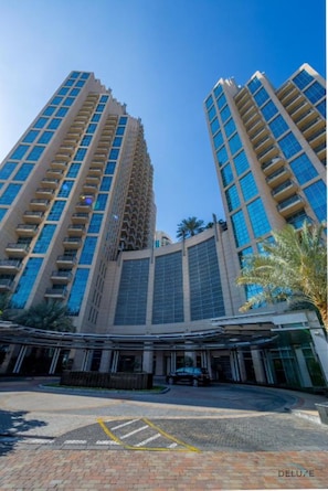 Exterior - Stylish Studio in BD Standpoint A, Downtown Dubai by Deluxe Holiday Homes (Dubai)