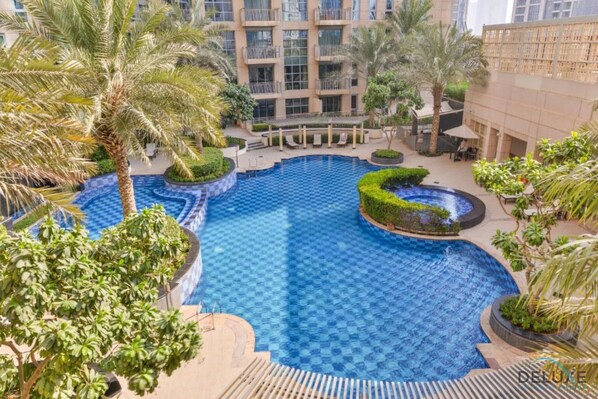 Pool - Stylish Studio in BD Standpoint A, Downtown Dubai by Deluxe Holiday Homes (Dubai)