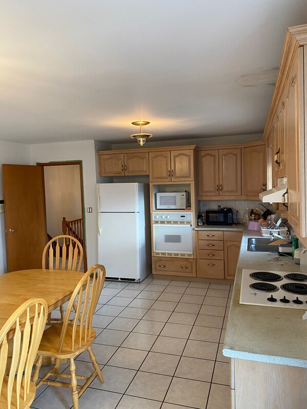 Mikrobølgeovn, ovn, kogeplade, opvaskemaskine