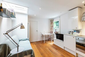 Lägenhet Basic | Eget kök | Kylskåp, mikrovågsugn, ugn och spishäll