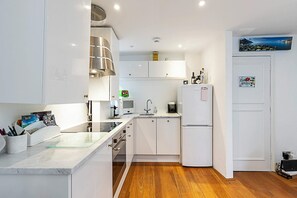 Basic Apartment | Private kitchen - Parsons Green Modern One Bedroom Flat (London)