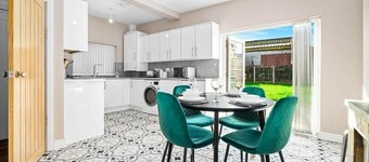 Cosy 3-bed House in Birmingham With Free Parking