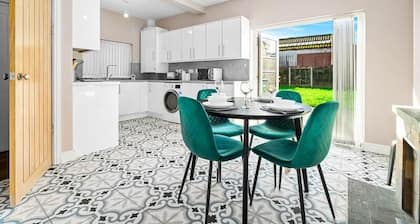 Cosy 3-bed House in Birmingham With Free Parking