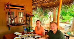 Daily cooked-to-order breakfast (USD 1200 per person)