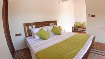 Desk, laptop workspace, iron/ironing board, free WiFi