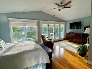 4 bedrooms, iron/ironing board, WiFi, bed sheets - Spend Commissioning Week Here:  Walk to Yard, Pool, Hot Tub, Kayaks, and more... (Annapolis)