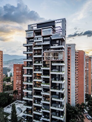 Exterior - Great city view 1367 sqft Apt in a prime location in El Poblado with pool & gym (Medellín)