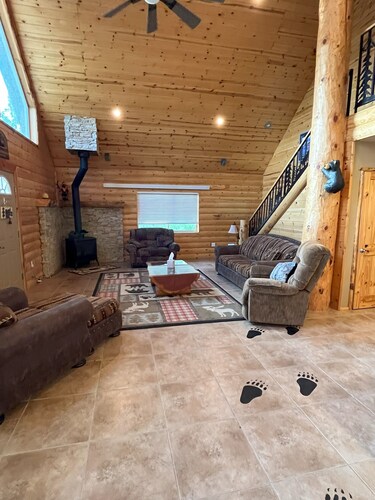 Spacious Island Park cabin close to Yellowstone