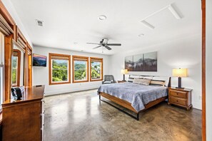 3 habitaciones, escritorio, wifi gratis y ropa de cama